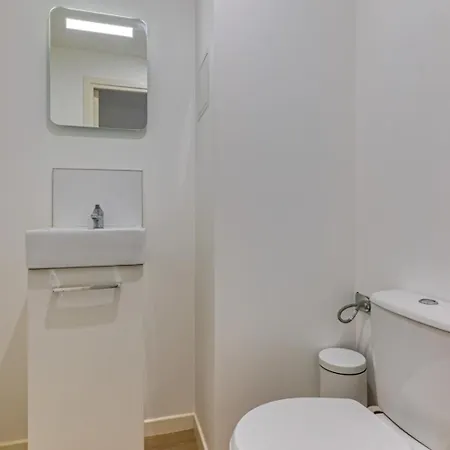 Roxane Spacious 3-bedroom With Terrace And Parking Just Steps Apartment