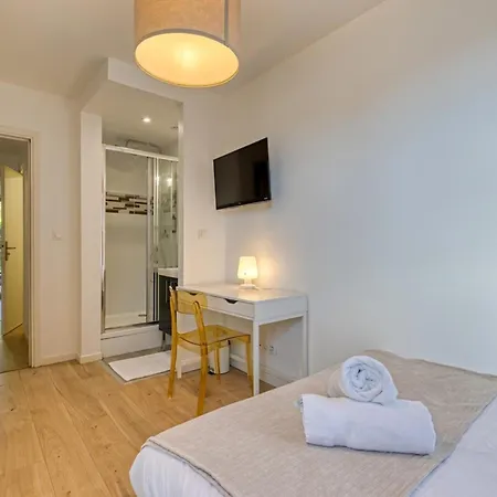 Apartment Roxane Spacious 3-bedroom With Terrace And Parking Just Steps *