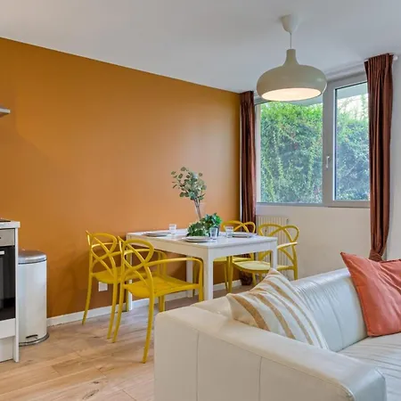 Apartment Roxane Spacious 3-bedroom With Terrace And Parking Just Steps