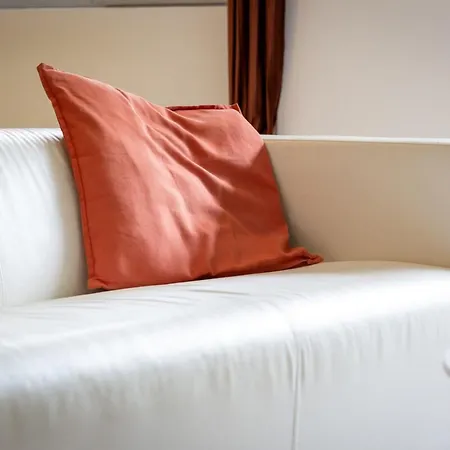 Апартаменти Roxane Spacious 3-bedroom With Terrace And Parking Just Steps *