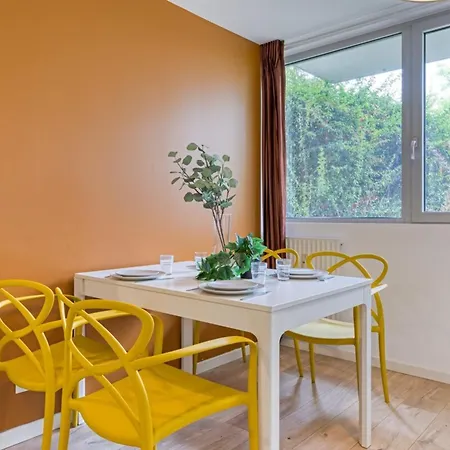 Roxane Spacious 3-bedroom With Terrace And Parking Just Steps