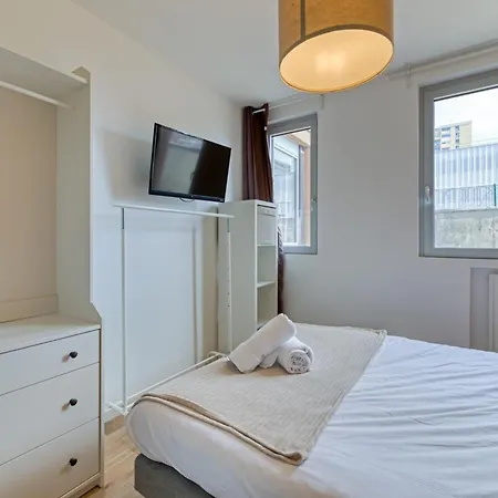 Roxane Spacious 3-bedroom With Terrace And Parking Just Steps * Руан