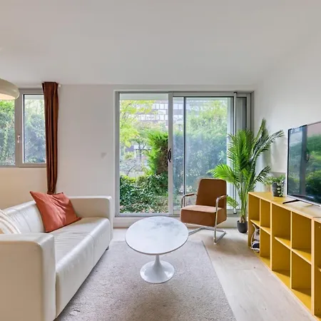 Roxane Spacious 3-bedroom With Terrace And Parking Just Steps