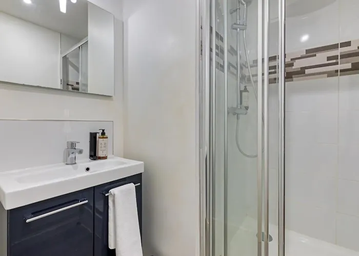 Lejlighed Roxane Spacious 3-bedroom With Terrace And Parking Just Steps