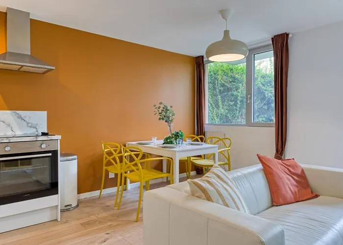 Lejlighed Roxane Spacious 3-bedroom With Terrace And Parking Just Steps