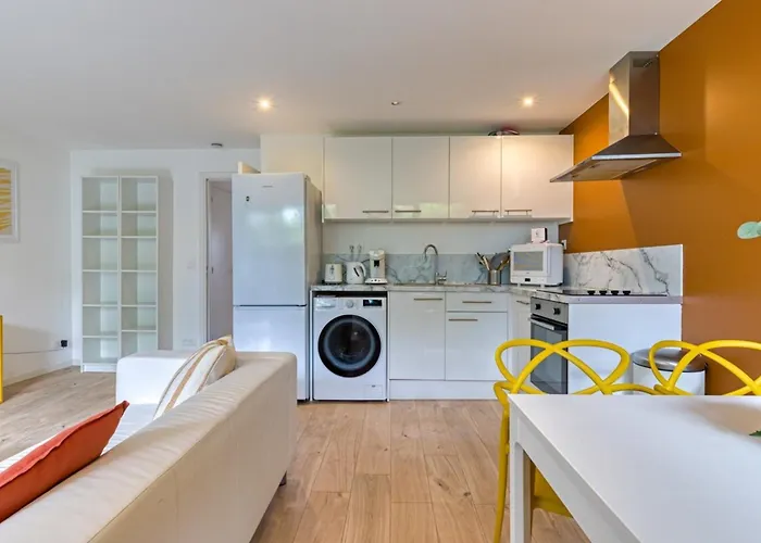 Lejlighed Roxane Spacious 3-bedroom With Terrace And Parking Just Steps *