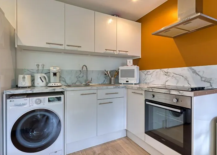 Lejlighed Roxane Spacious 3-bedroom With Terrace And Parking Just Steps