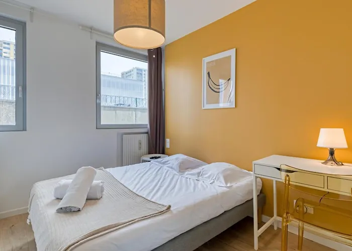 Apartman Roxane Spacious 3-bedroom With Terrace And Parking Just Steps *